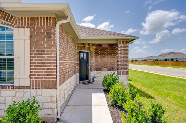 Building Photo - 102 Rainmaker Cv