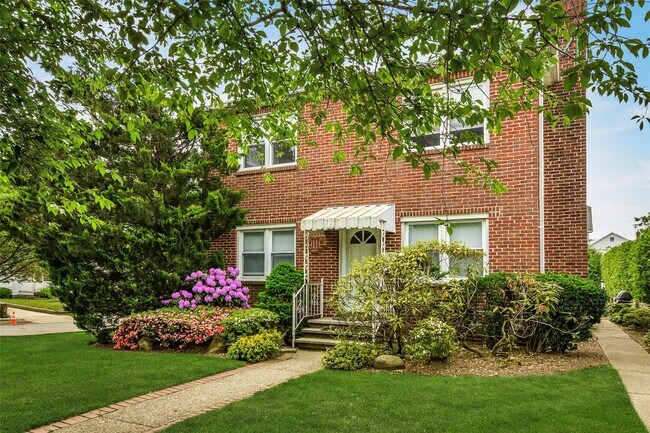 Foto del edificio - 42 Beechwood Ave