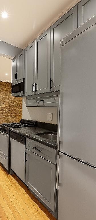 Foto del edificio - 336 E 18th St