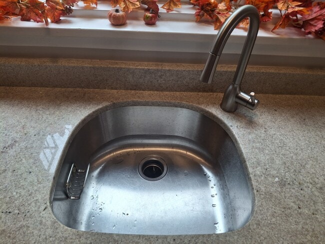 Building Photo - 10670 Weymouth St