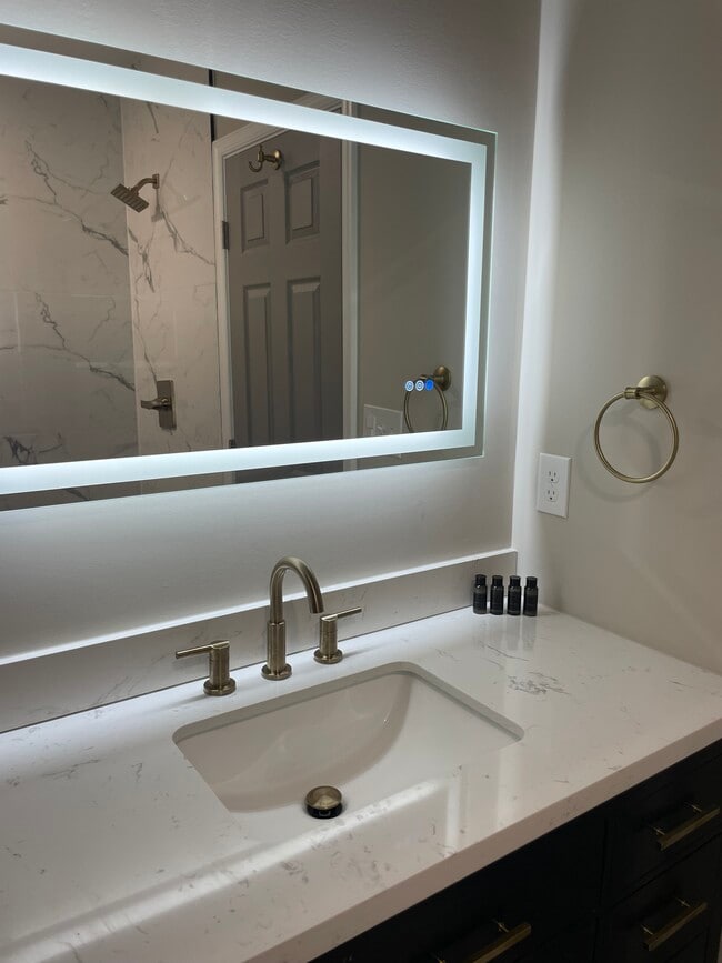 Foto del edificio - 2711 Ashland Ave