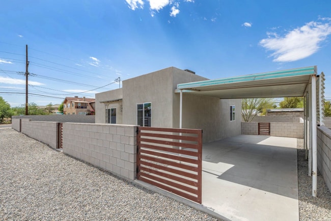 Building Photo - 948 E Waverly St