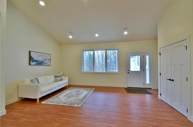 Building Photo - 3 Bedroom 2 Bath Home in Nisswa!