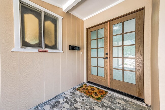 Foto del edificio - 1616 Redway Ln