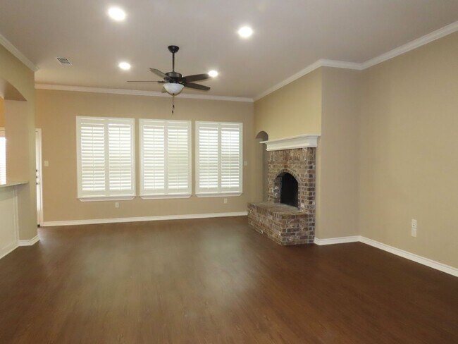 Building Photo - Coming Soon!! Lindale, Gorgeous 4 Bedroom, 2 Bath Home!