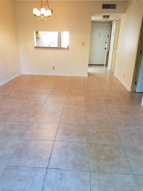 Foto principal - 3734 N University Dr