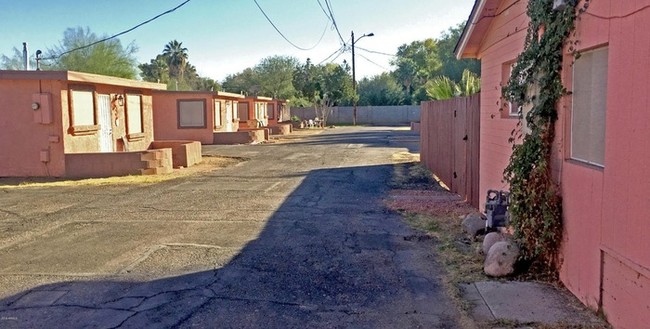 Building Photo - 6445 W. Maryland Avenue #7