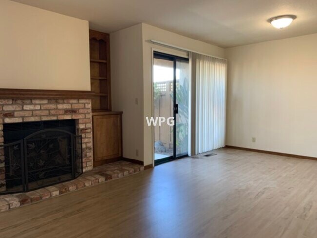 Building Photo - 2062 Holly Branch Ct