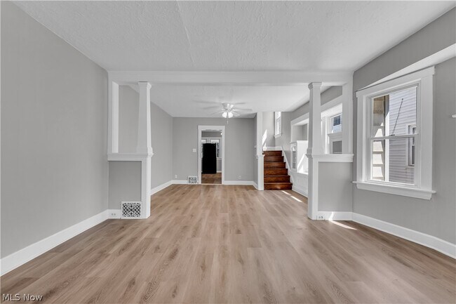 Building Photo - 2211 W 101st St