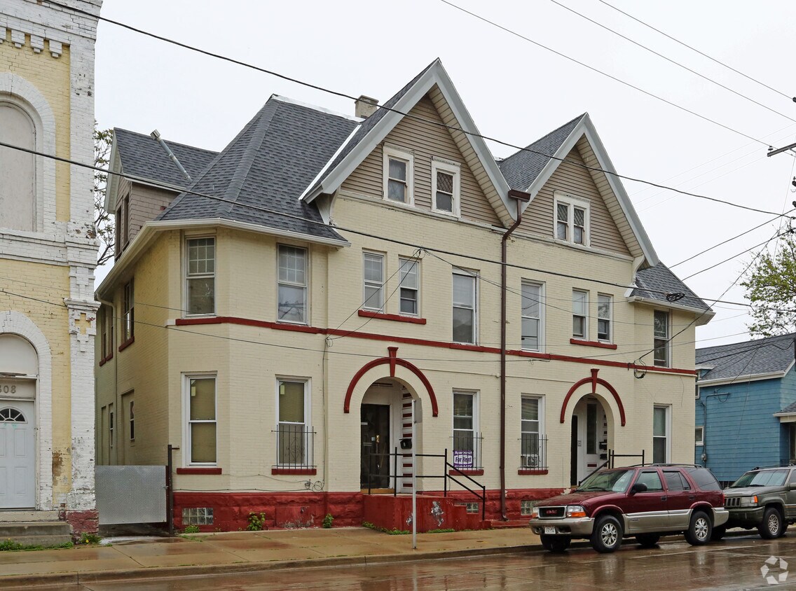 Building Photo - 812-814 S 11th St