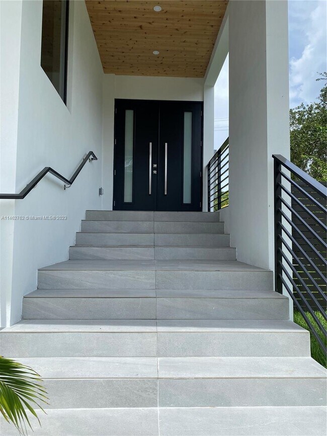 Foto del edificio - 570 Fernwood Rd
