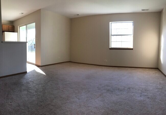 Building Photo - 68 N Victoria Ln