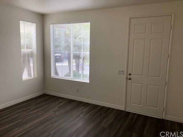 Building Photo - 8 Radiance Ln