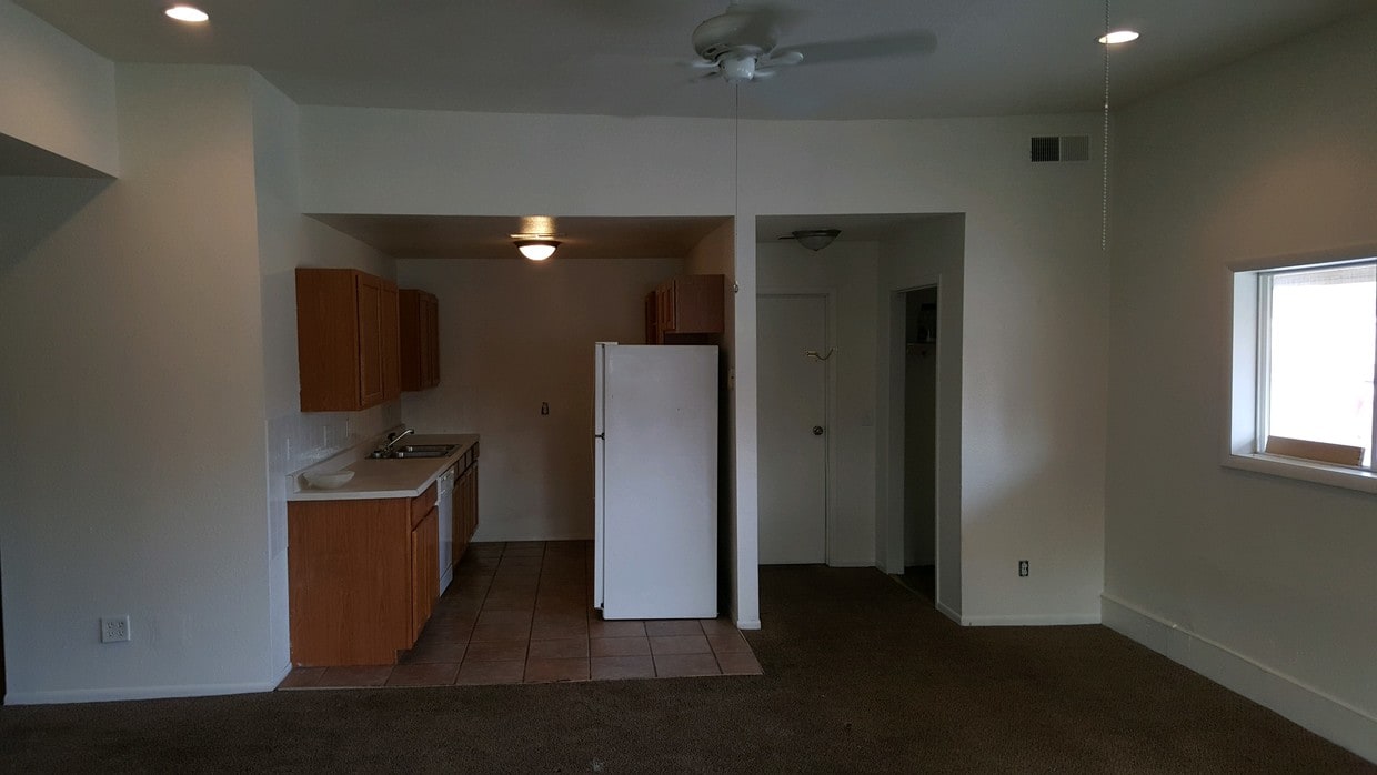 Primary Photo - 902 N 24th St