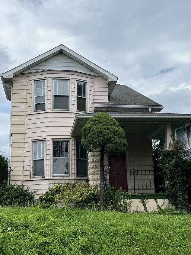 Foto principal - 707 S 25th St