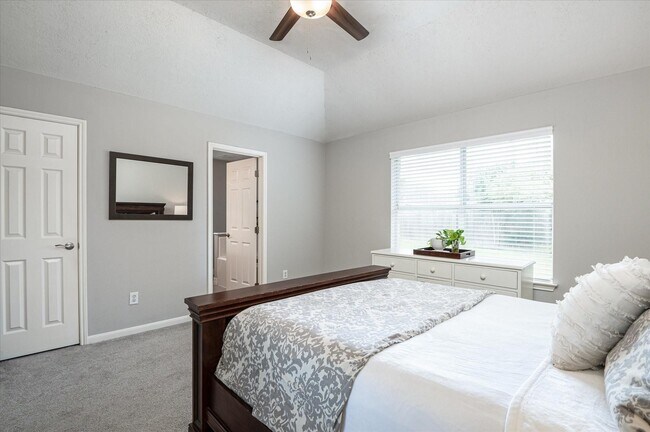 Foto del edificio - 5830 Whitwell Dr