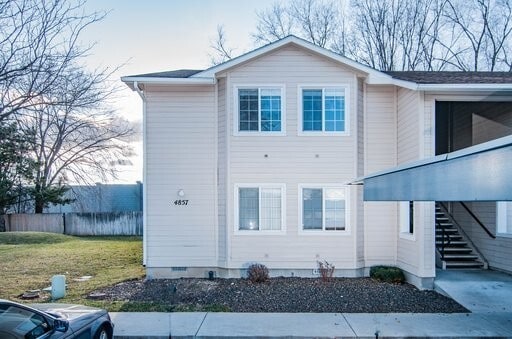 Primary Photo - Remodeled 2 Bed 1 Bath! Close to freeway, ...