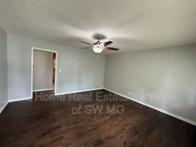 Foto del edificio - 1527 E Mcgee St