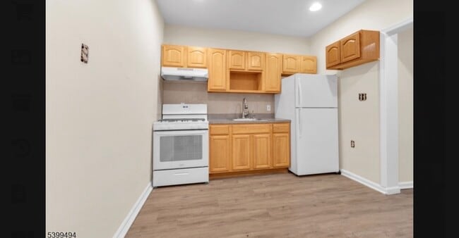 Foto del edificio - 106 Peabody Pl