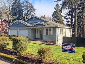 Building Photo - 3200 Lorian Ln SE