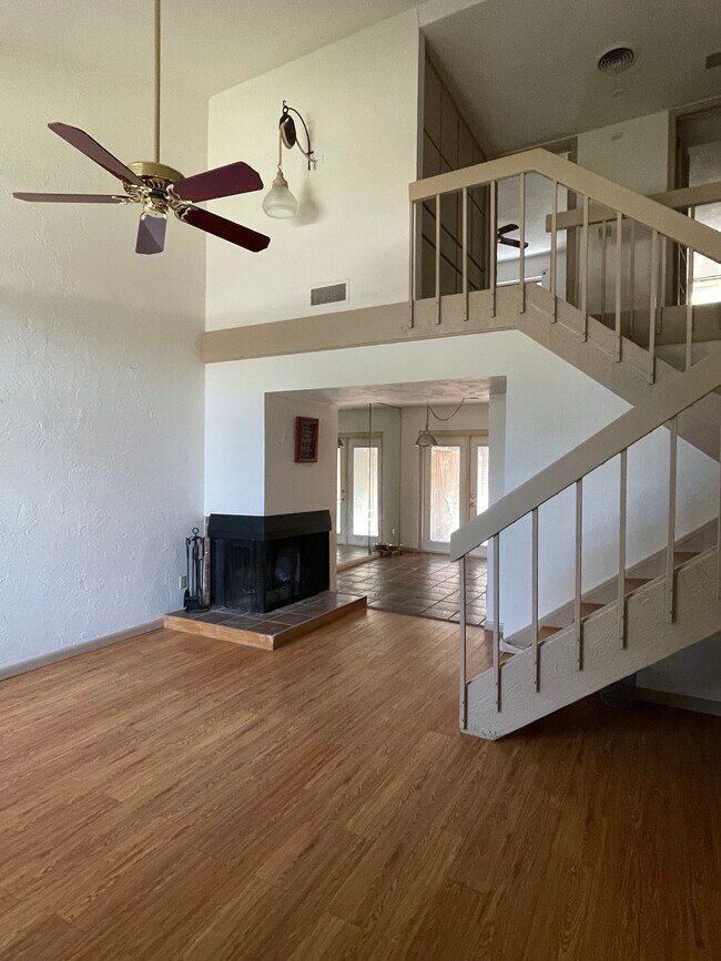 Main living room - 3100 Fleetwood Dr