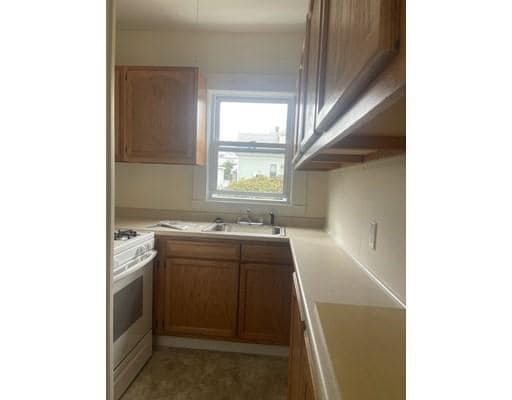 Building Photo - 2 bedroom in New Bedford MA 02740
