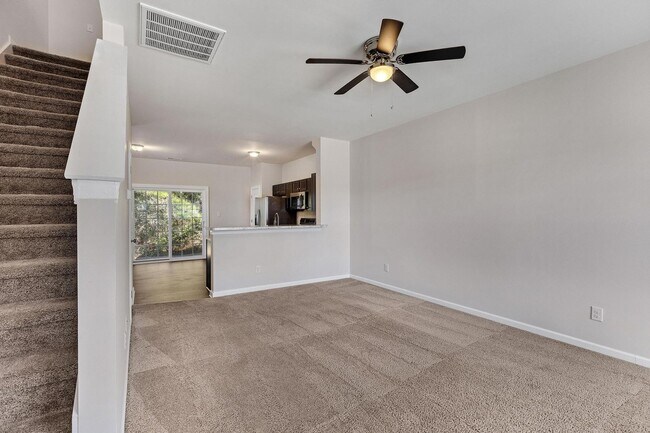 Building Photo - Holly Ridge End Unit Town Home Available!