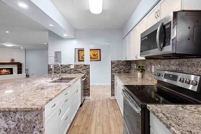 Building Photo - 10637 Deergrass Ln