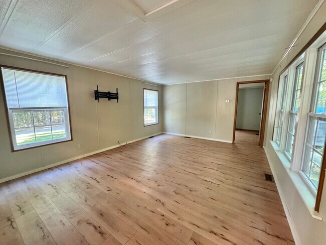 Foto del edificio - 24 Oakwood Ln