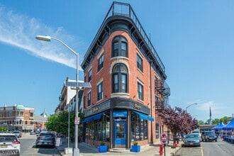 Building Photo - 44 Elm St