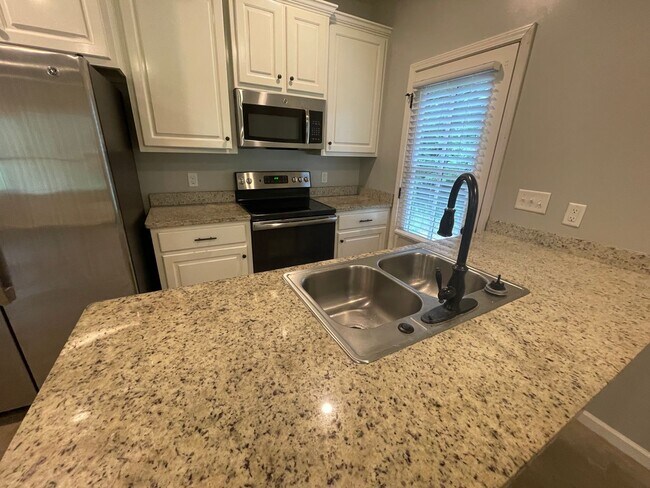 Building Photo - 3BR/2BA Home