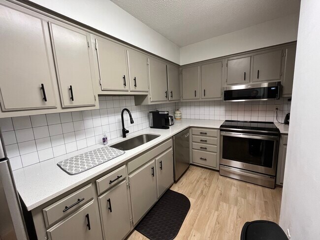 Foto del edificio - 515 Basswood Ave