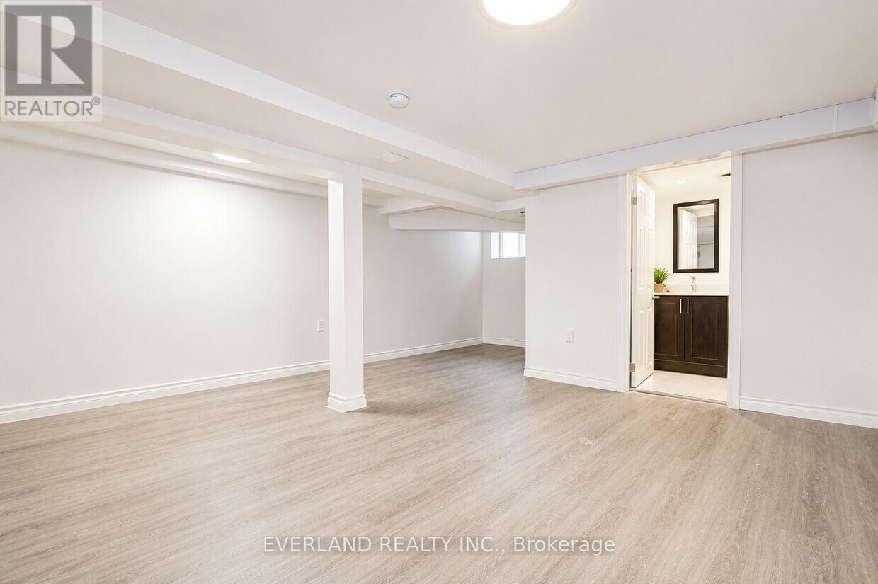 Building Photo - 1751 Bayview Ave