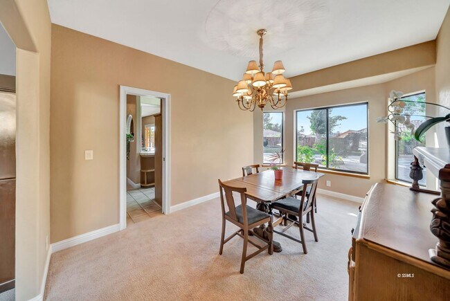 Foto del edificio - Beautiful 4 bed, 3 bath home in College He...