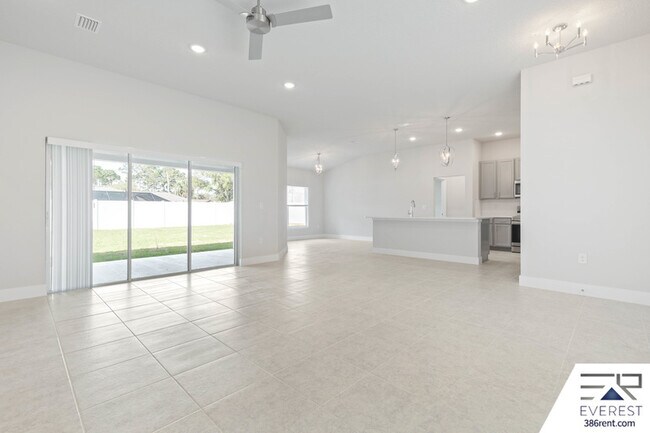 Foto del edificio - 67 Brewster Ln