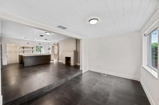 Building Photo - 546 NW 50th St