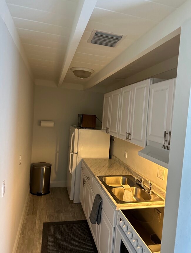 Building Photo - 1174 8th Ave N