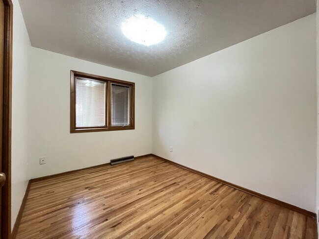 Building Photo - Price Reduced, available on a 6-month leas...