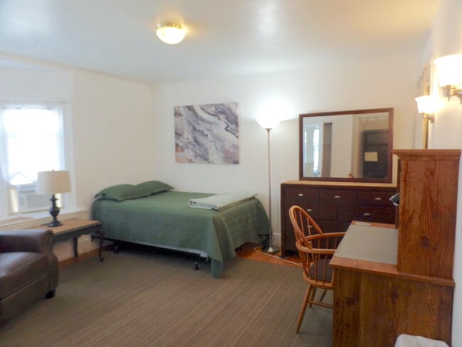 Building Photo - 34 Capen St