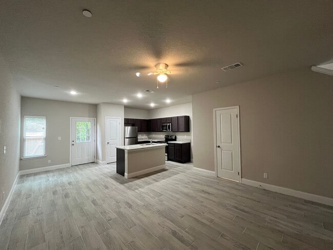 Building Photo - 7809 Savannah Brooks