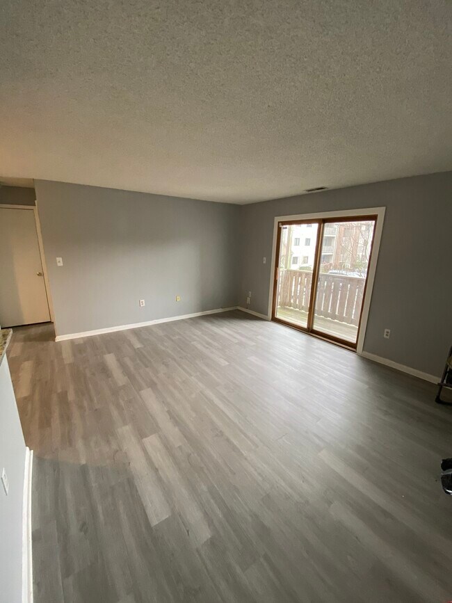 Building Photo - 1208 Ravens Crest Dr