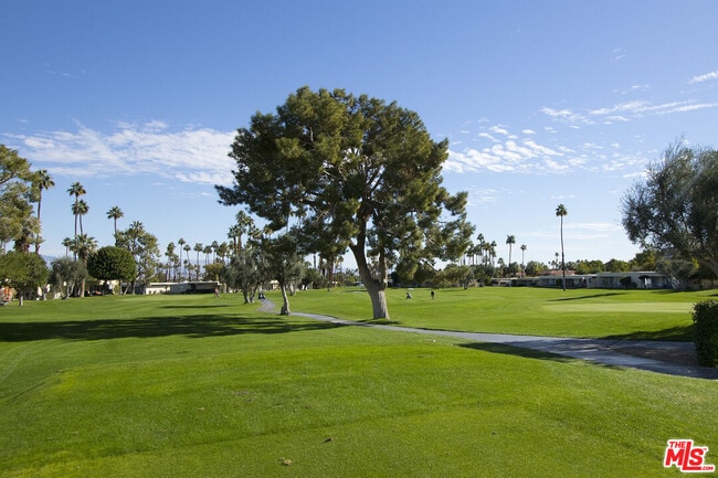 Foto del edificio - 501 Desert Lakes Cir