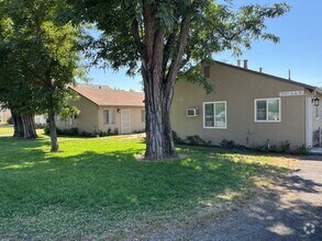 Building Photo - 1507 S Cherokee Ln