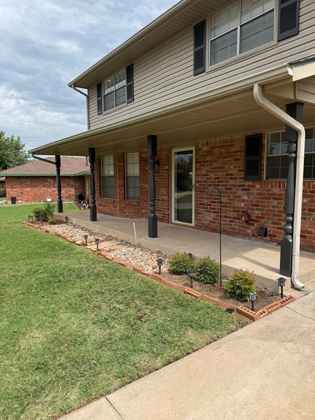 Building Photo - 8902 Aaron Dr