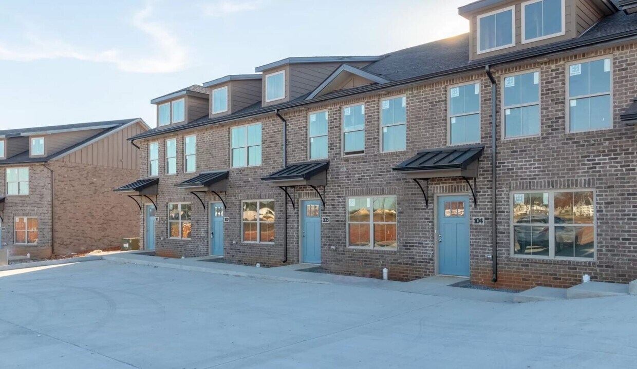 Foto principal - 1000 Henry Place Blvd