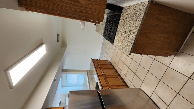 Foto del edificio - 653 Hale Ct