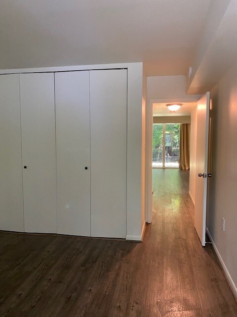 Bedroom/hallway - 1548 Northgate Sq