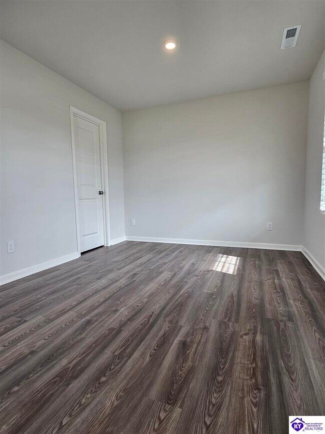 Building Photo - 601 Ashwood Ave