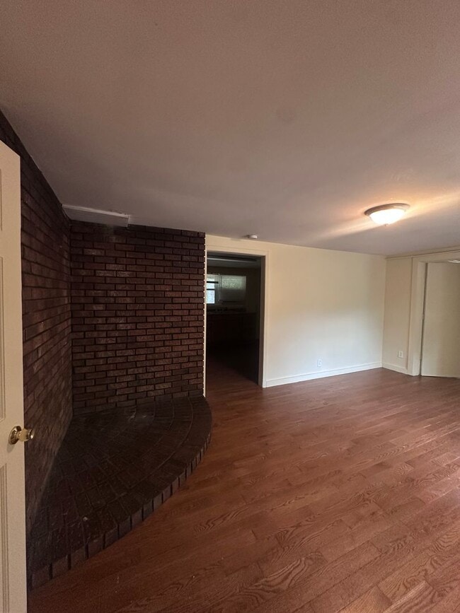 Photo - Private ranch with spacious yard! Can accommodate 5 bedrooms! House