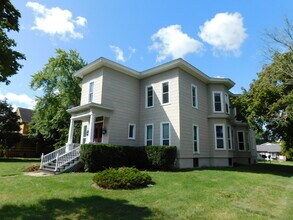 Building Photo - 1805 Military St
